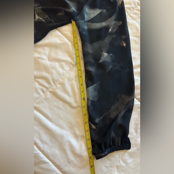 Simply Vera Vera Wang Black and Gray Blouse - Picture 6 of 8